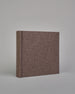Dunkelbraunes quadratisches Fotoalbum mit Leineneinband und weißen Seiten #1
