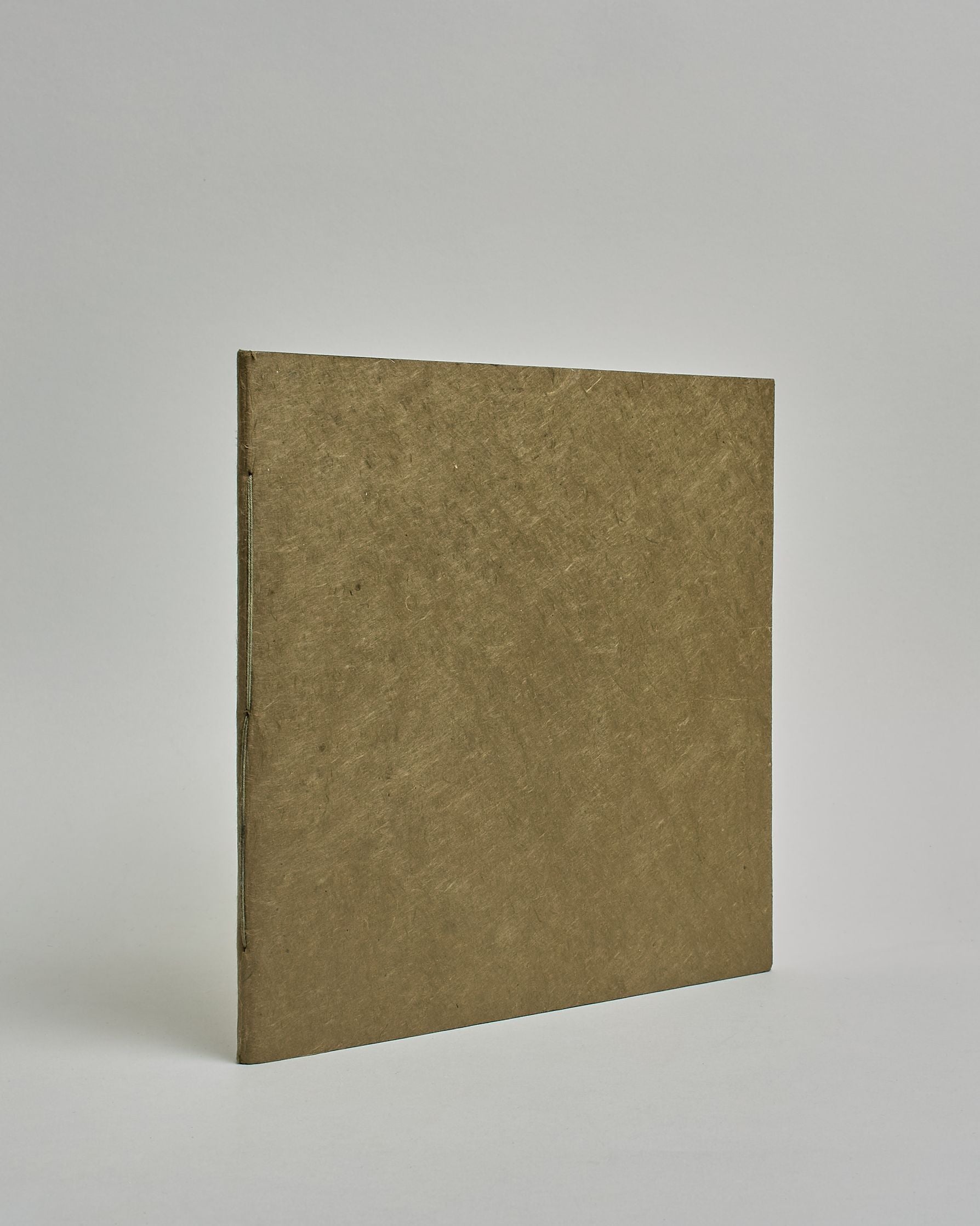 Ein Quadratisches Fotoalbum oder Gästebuch mit Softcover einfärbig in dunkelgrün