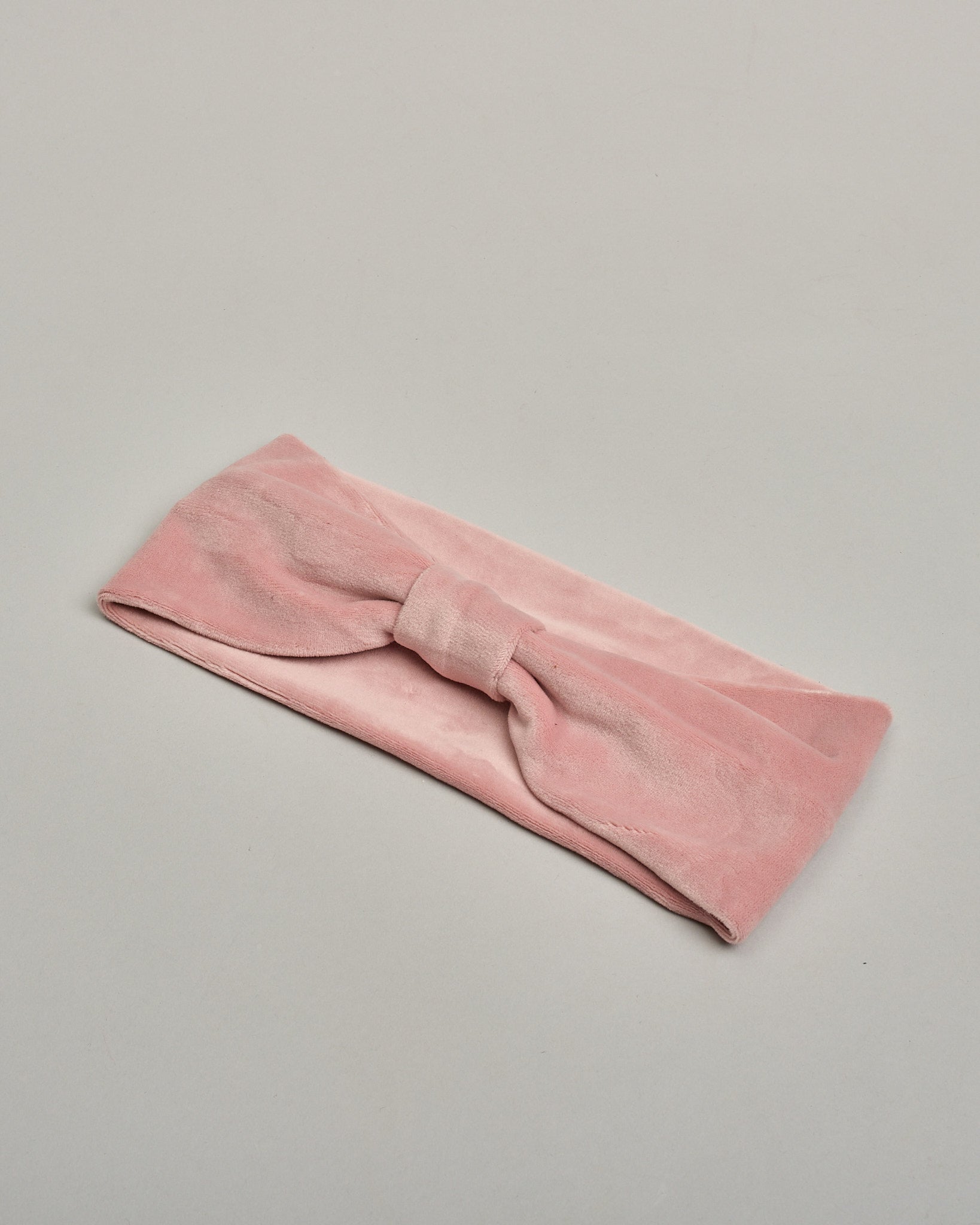 Rosa Stirnband aus Samt Stoff mit Klotendetail vorne. QH-HH-SS-001.ros