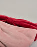Rosa Stirnband aus Samt Stoff mit Klotendetail vorne. #2