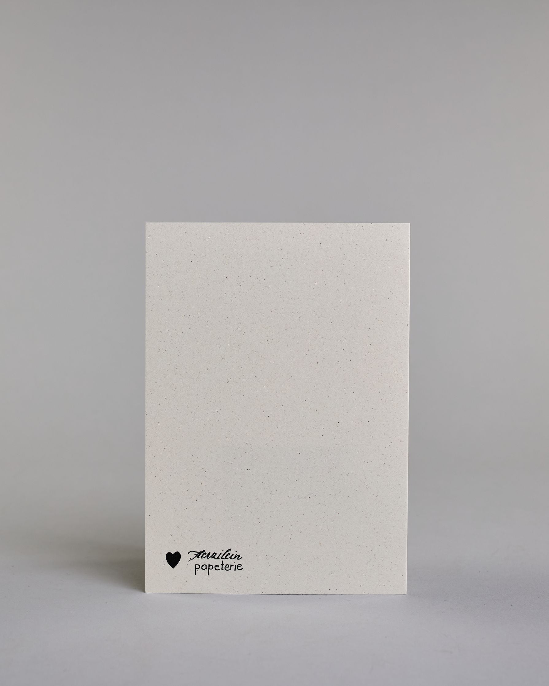 Glückwunschkarte zum Abschied nehmen, auf Englisch mit dem Text ‚time for other ways good luck‘. Mit schwarzer Kalligrafieaufschrift ‚time for‘, darunter ‚other ways‘, darunter zwischen zwei horizontalen Linien ‚GOOD LUCK‘ in dünner Kalligrafieaufschrift auf hellem Hintergrund. Dazu ein grün-goldenes Kuvert. #4