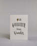 Glückwunschkarte zur Geburt mit der Aufschrift „Herzlich willkommen kleine Wunder“ in schwarzer Kalligrafieaufschrift, wobei in dem Wort „Herzlich" das "Herz" durch ein aufgeklebtes goldenes Herz ersetzt wurde. Das Wort „Wunder“ ist mit goldfarbenen Details verziert. Über dem Wort „Prinz“ ist eine kleine goldene Krone abgebildet. Dazu ein gold-weißes handgeschöpftes Kuvert. #1