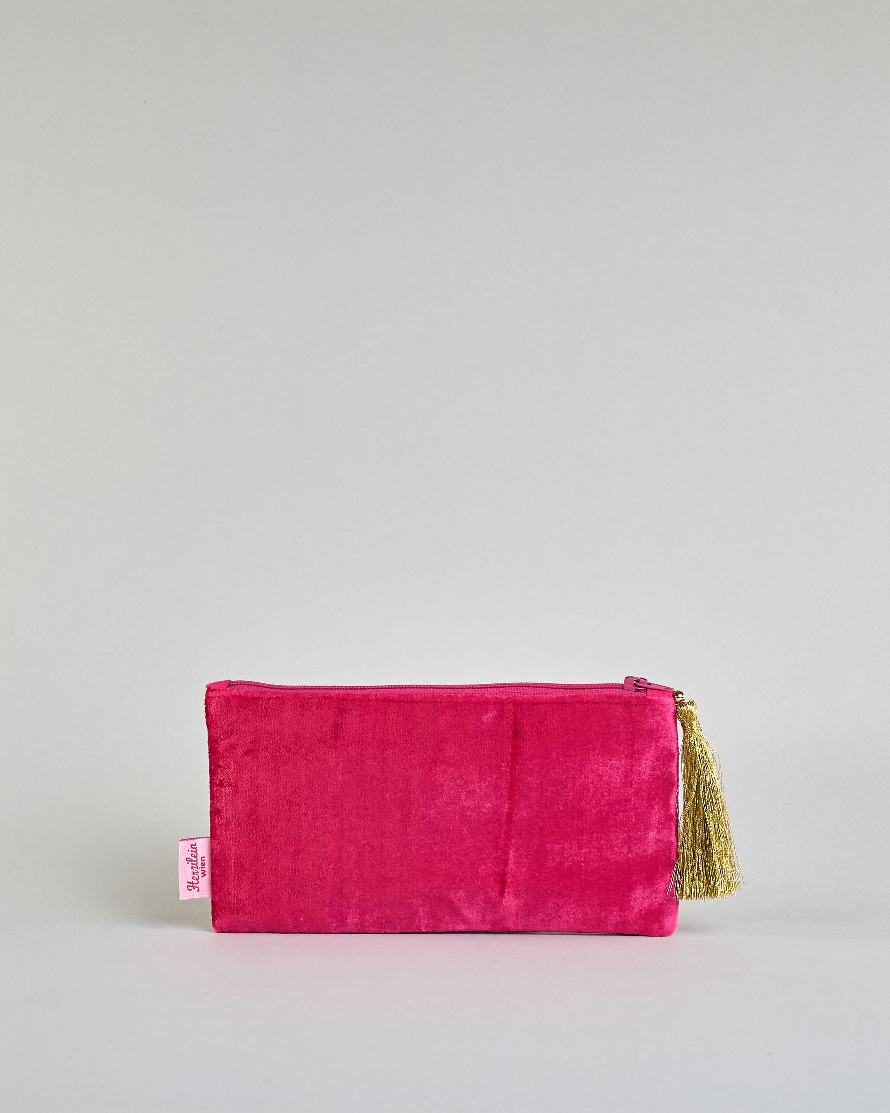 Pinkes Brillenetui aus Samt mit Herzbrille aus Perlenstickerei groß über das Etui. Quaste am Zippverschluss #2