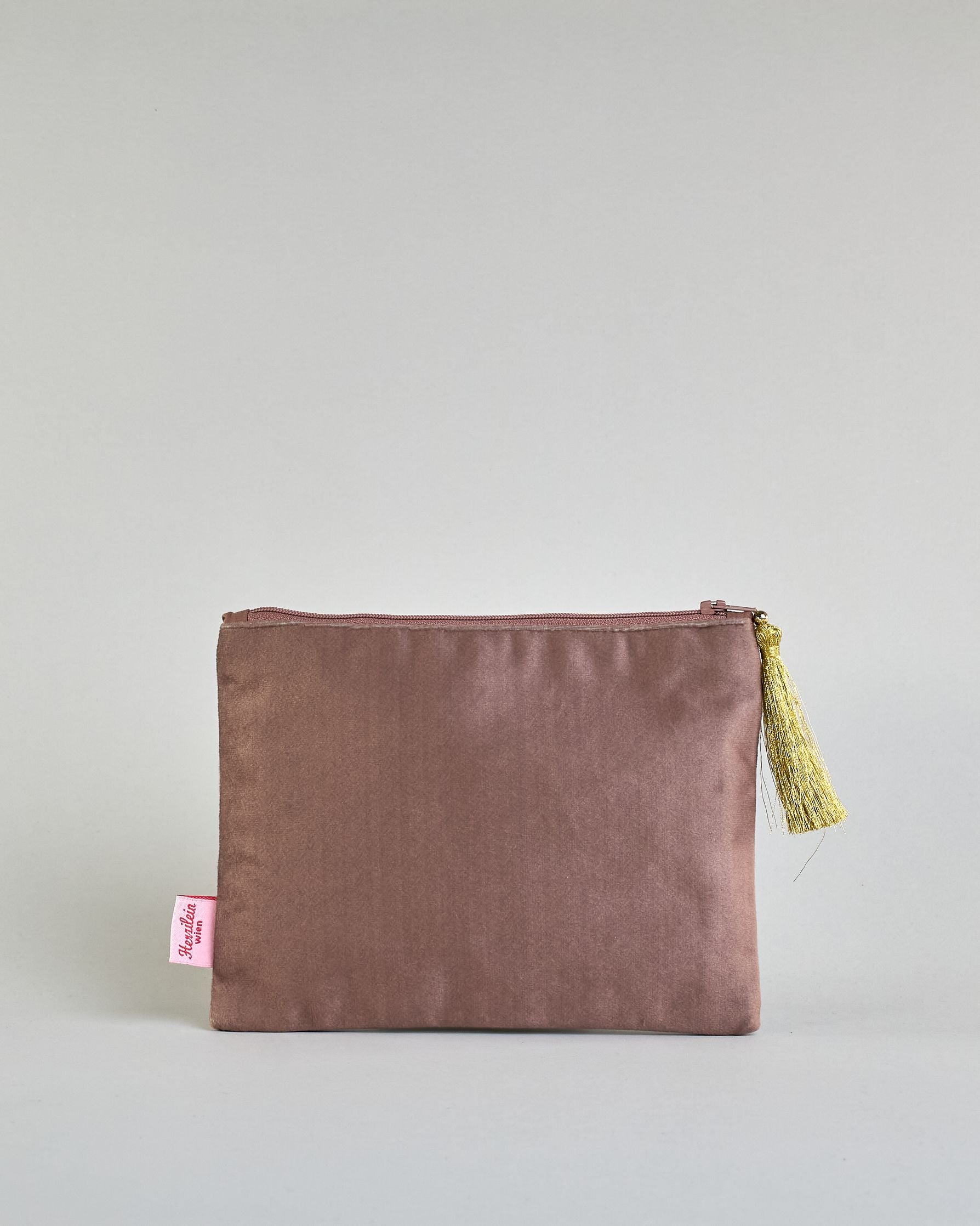 Braune Kosmetiktasche aus Samt mit einem Eichhörnchen das einen Stern hält. Mit schönen Details aus Perlen und Pailetten und einer goldenen Quaste am Zippverschluss #2