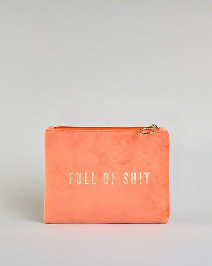 Helle orangene Kosmetiktasche aus Samtstoff mit großem goldenem Aufdruck "Full of shit" in der Mitte. Zipp mit goldenem Metallring zum Verschließen. Futter aus Satinstoff in Kontrastfarbe. #1