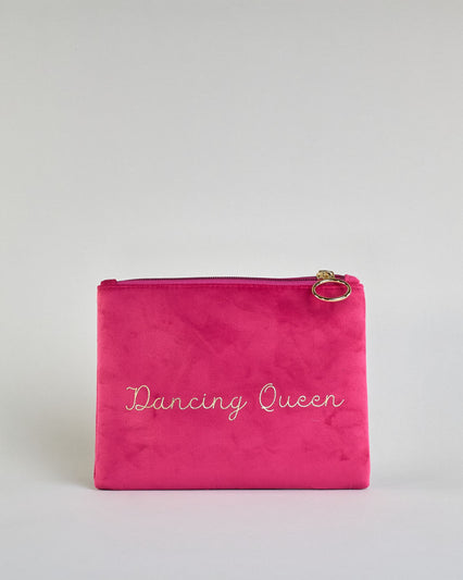 Pinke Kosmetiktasche aus Samtstoff mit großem goldenem Aufdruck "Dancing Queen" in der Mitte. Zipp mit goldenem Metallring zum Verschließen. Futter aus Satinstoff in Kontrastfarbe. #1