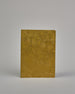 Set bestehend aus drei Heften in dunkelgrün, ockergold und mint. Jedes hat eine andere Prägung oben Mittig in gold. Das dunkelgrüne ein Ginkoblatt, das ockergoldene eine vollfächiges Muster mit Blüten und das mintfarbene eine Pusteblume. Innen sind sie glatt. #5