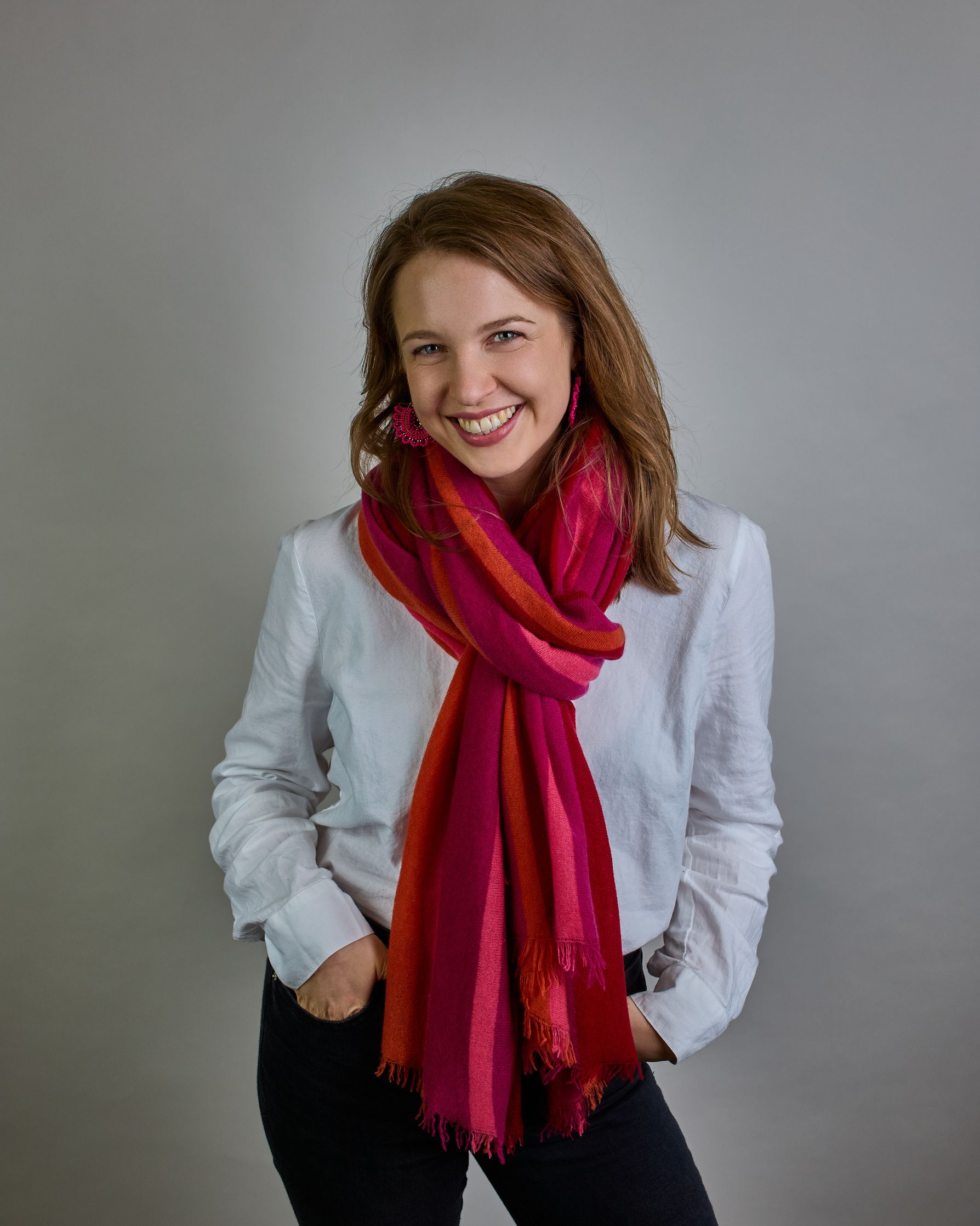 Eleganter gestreifter Kaschmir Schal in den Farben: magenta, rot, orange, bordaux, pink. Leicht aufgeraute Oberfläche durch Filztechnik, kleine Fransen an den Enden. #3