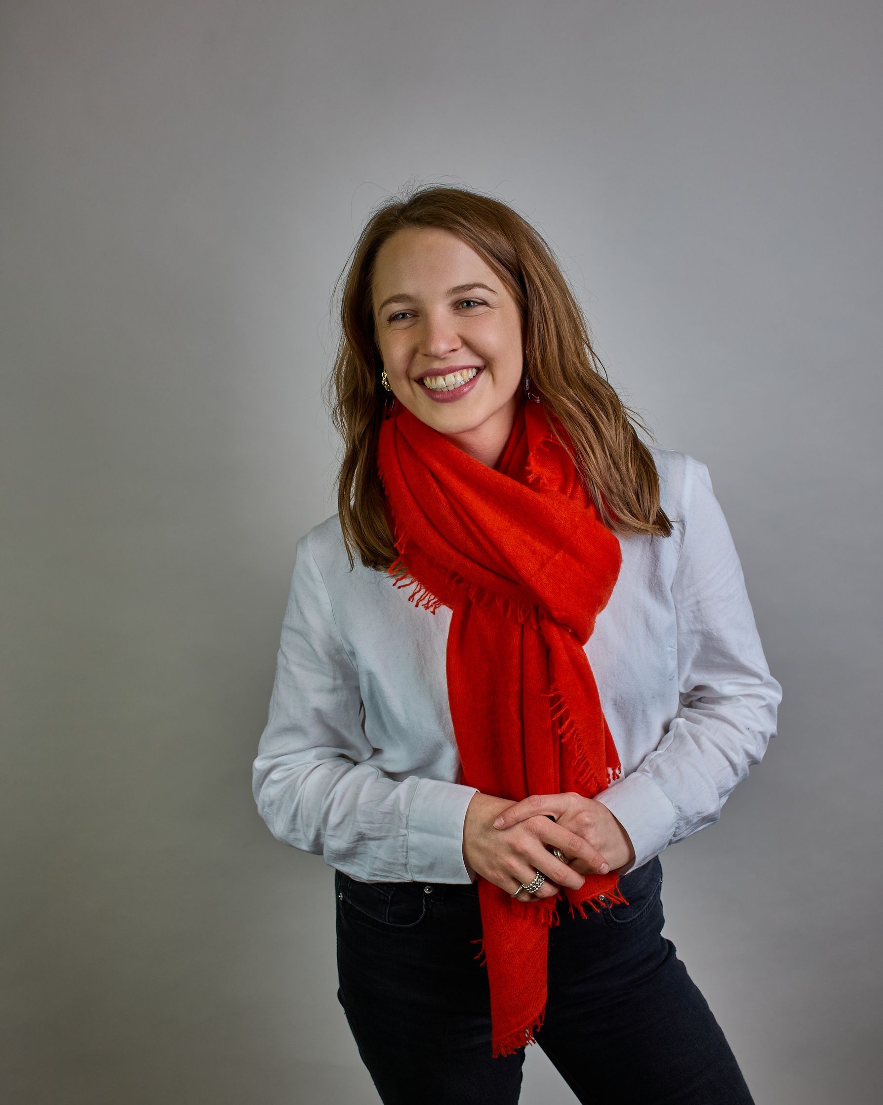 Eleganter orangener Kaschmir Schal, leicht aufgeraute Oberfläche durch Filztechnik, kleine Fransen an den Enden. #5