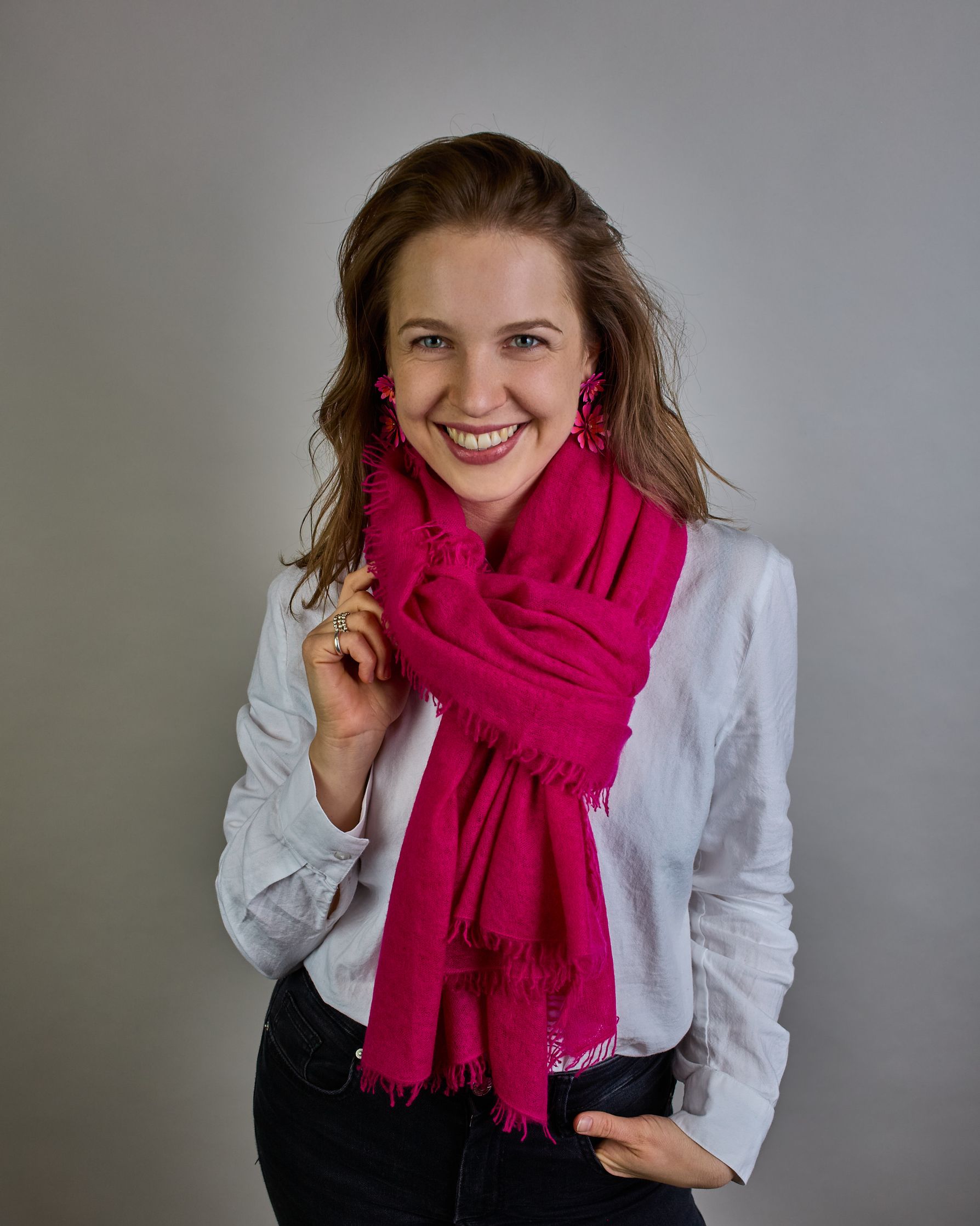 Eleganter pinker Kaschmir Schal, leicht aufgeraute Oberfläche durch Filztechnik, kleine Fransen an den Enden. #1