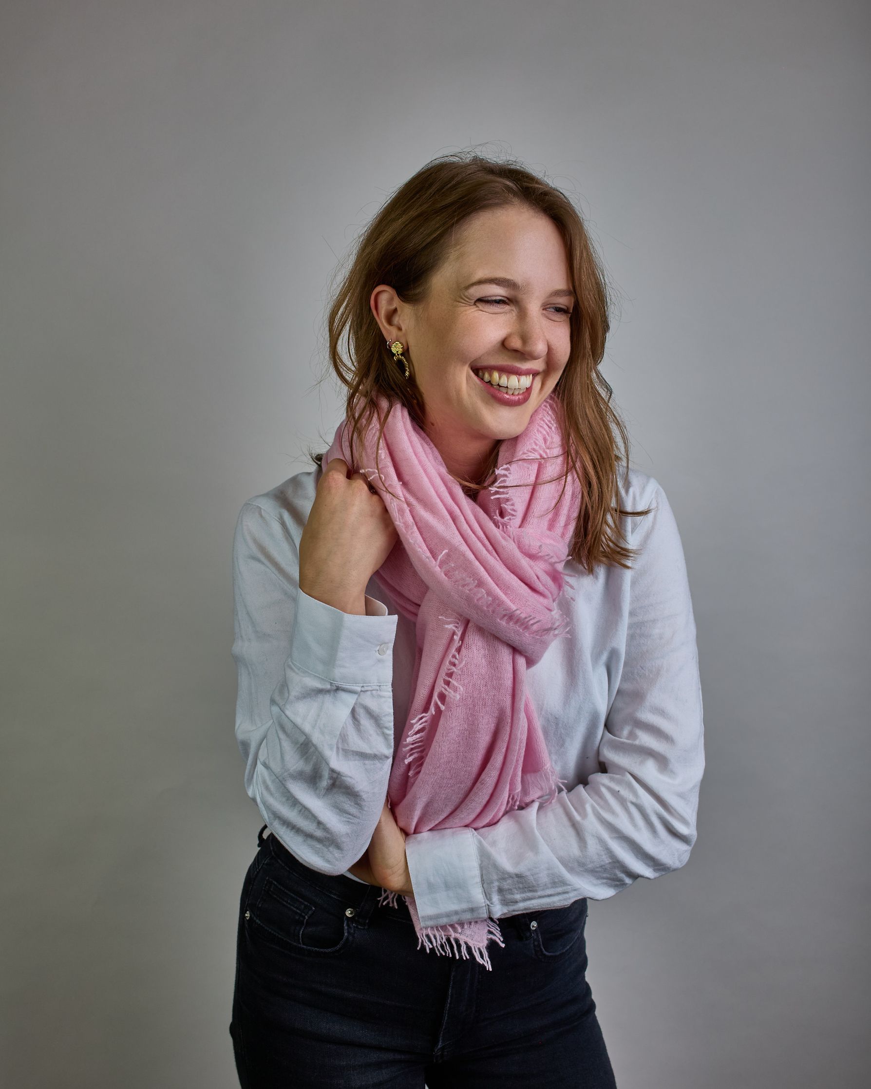 Eleganter babyrosaner Kaschmir Schal, leicht aufgeraute Oberfläche durch Filztechnik, kleine Fransen an den Enden. #2