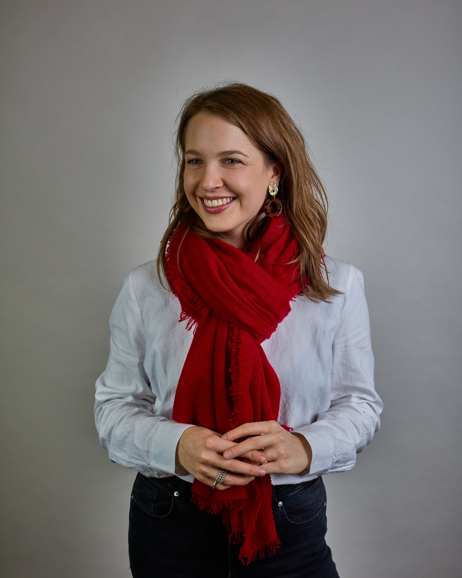 Eleganter kirschroter Kaschmir Schal, leicht aufgeraute Oberfläche durch Filztechnik, kleine Fransen an den Enden. #2