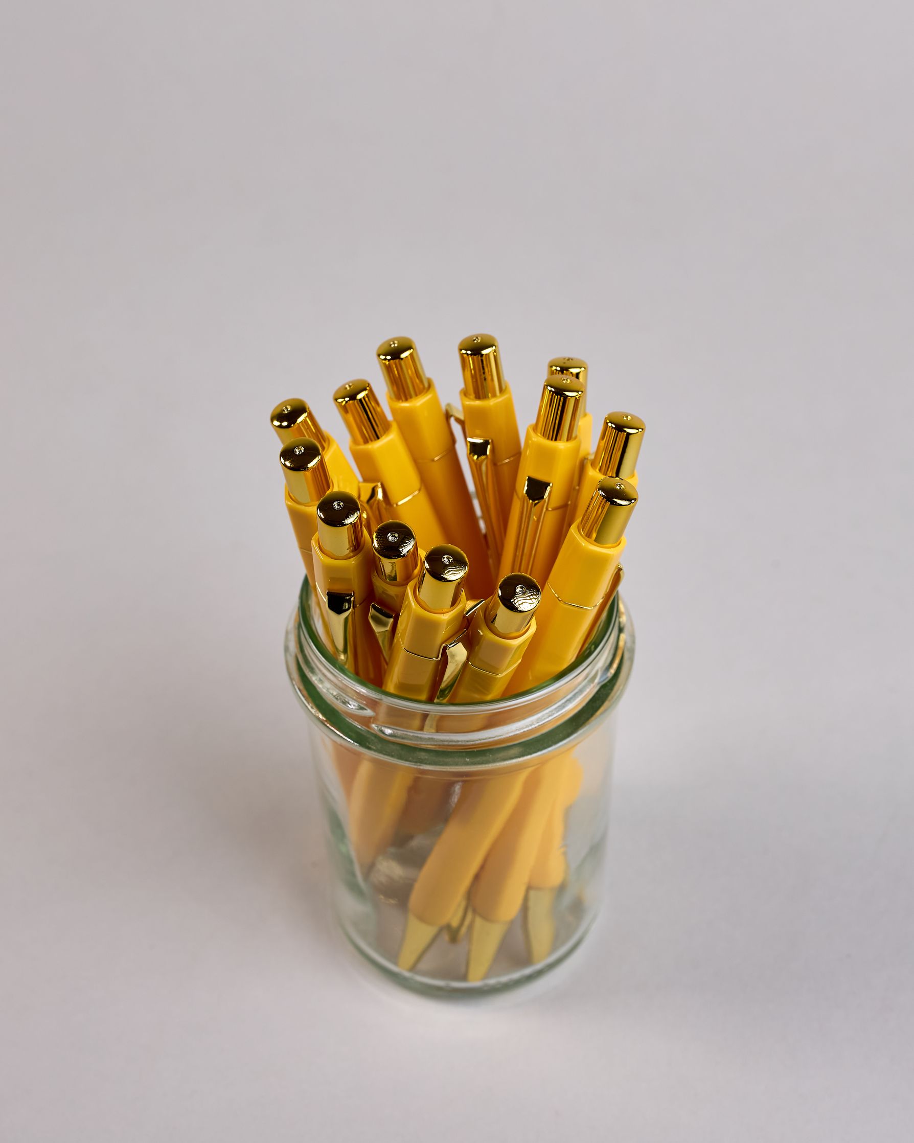 Gelber Kugelschreiber mit goldenem Clips und goldenem Druckknopf #2