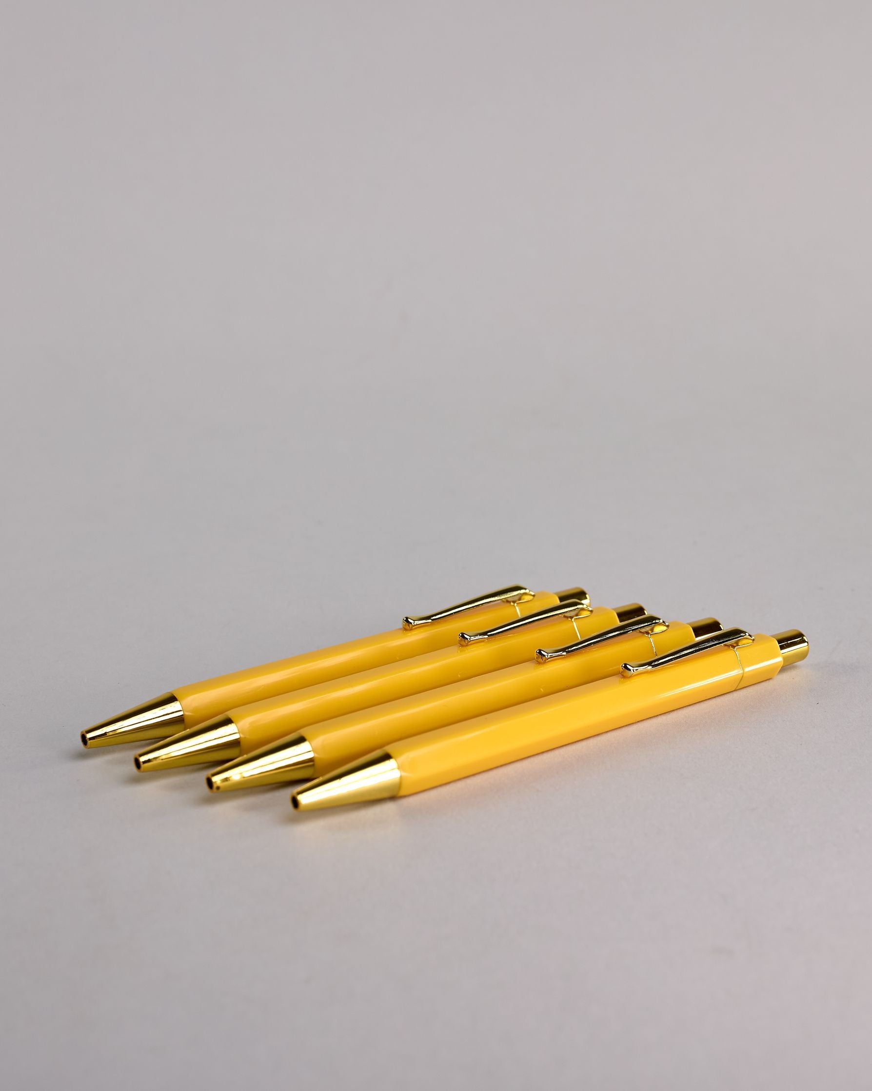 Gelber Kugelschreiber mit goldenem Clips und goldenem Druckknopf #3
