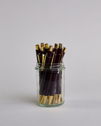 Dunkelroter Kugelschreiber mit goldenem Clips und goldenem Druckknopf #1