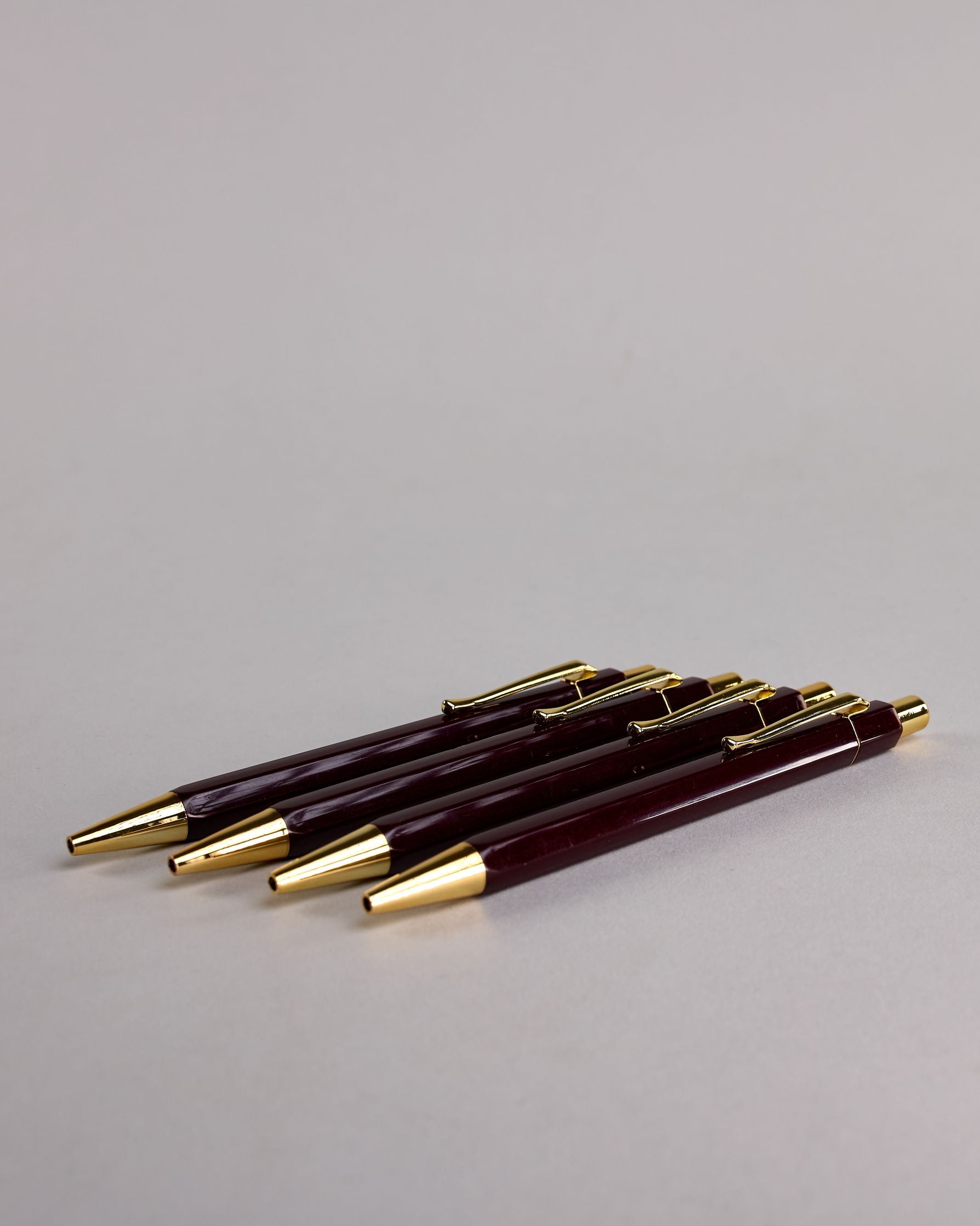 Dunkelroter Kugelschreiber mit goldenem Clips und goldenem Druckknopf #3