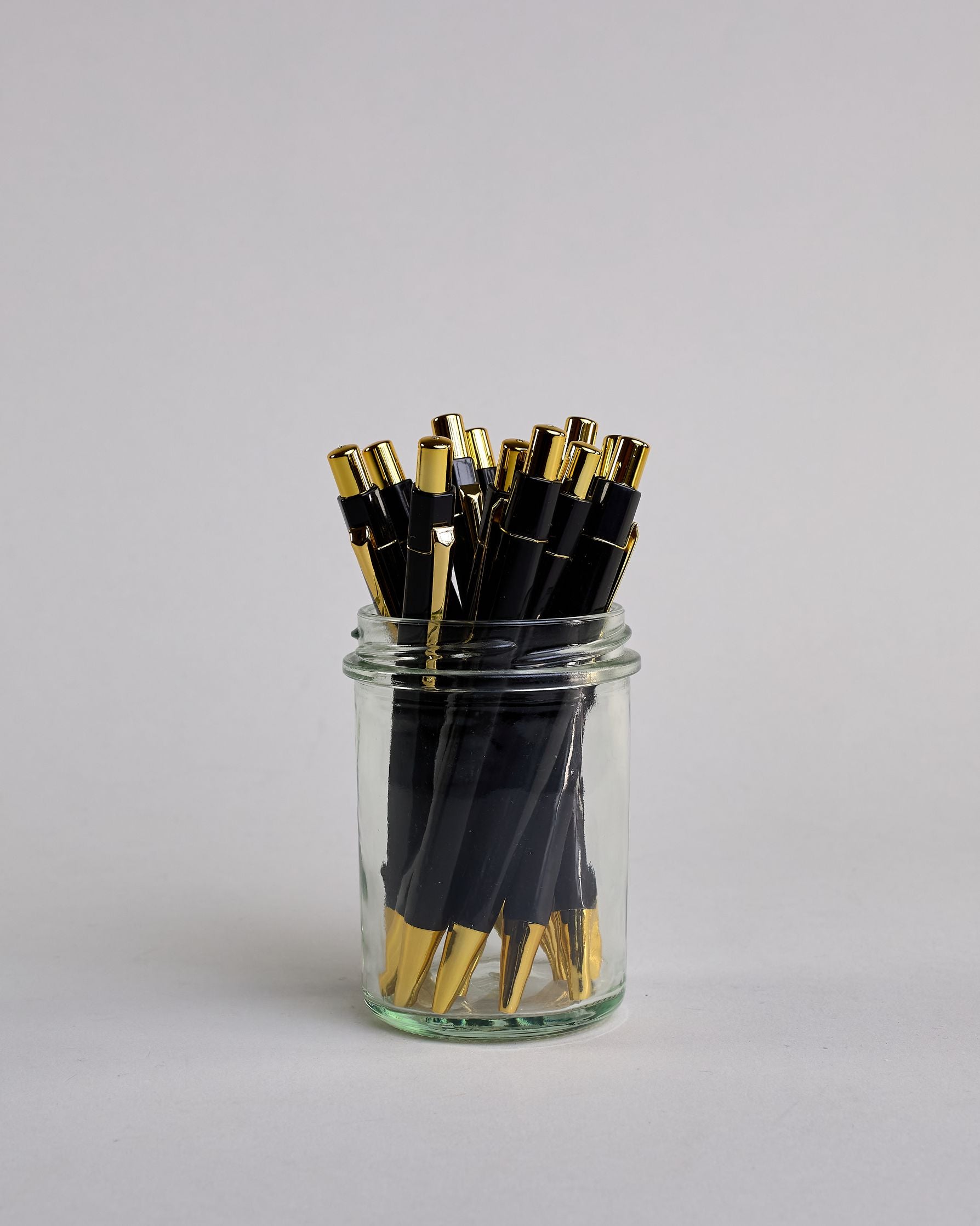 Schwarzer Kugelschreiber mit goldenem Clips und goldenem Druckknopf #1