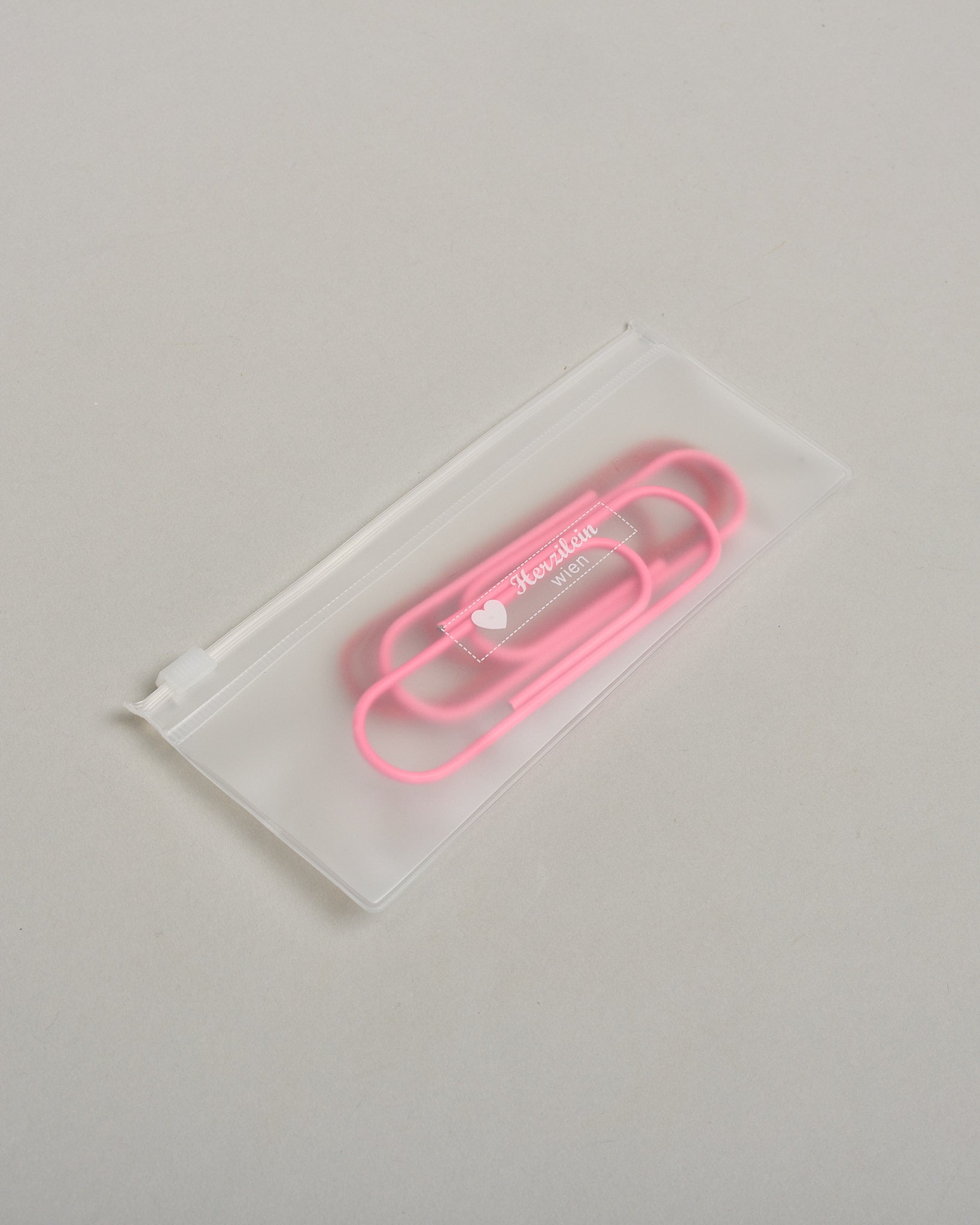 XL Büroklammern in soft touch Haptik in pink und rot #4