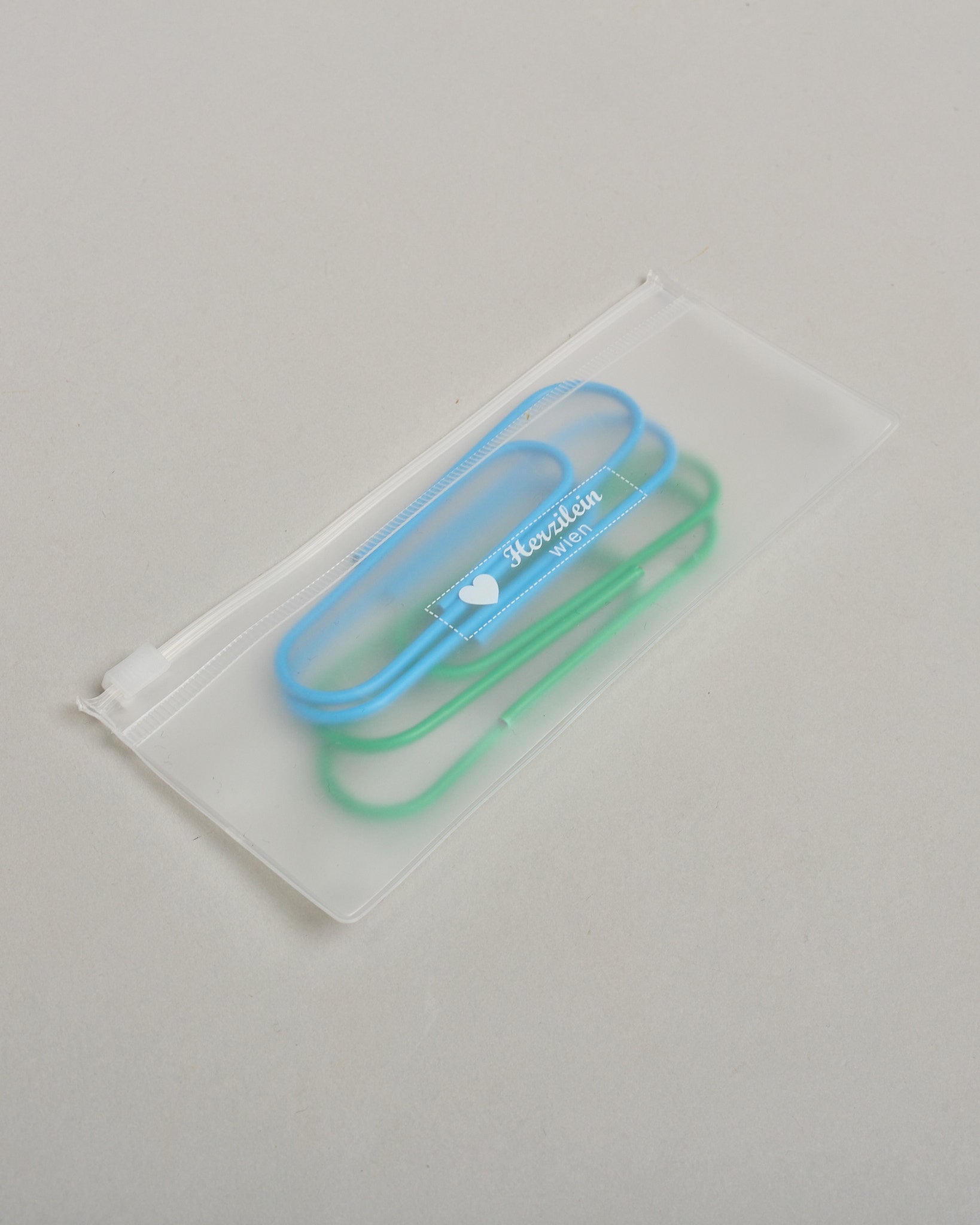 XL Büroklammern in soft touch Haptik in  grün und blau #4