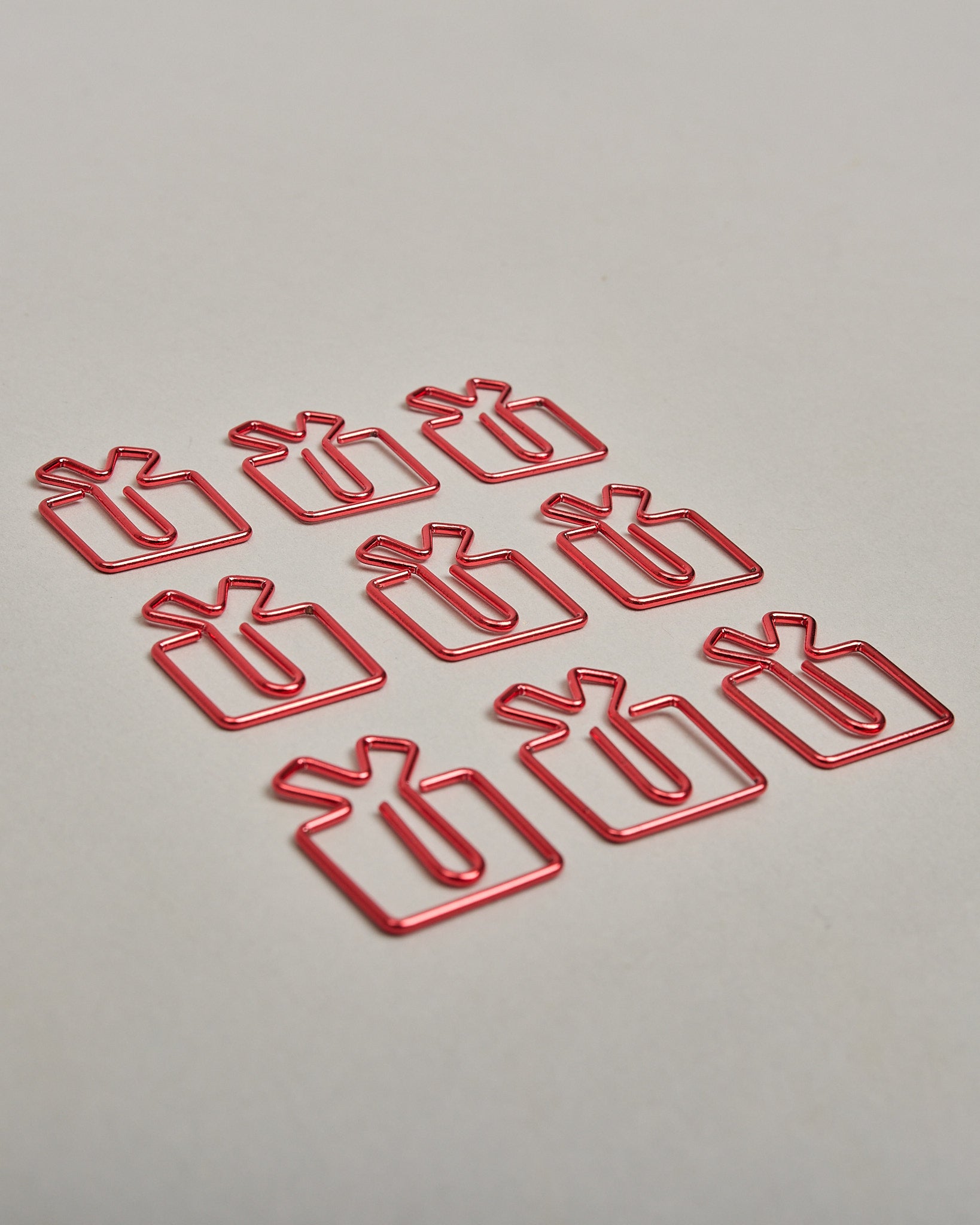 Büroklammern in Form von Geschenken aus rotem Draht. Sie kommen in einer kleinen Silikonverpackung. #1