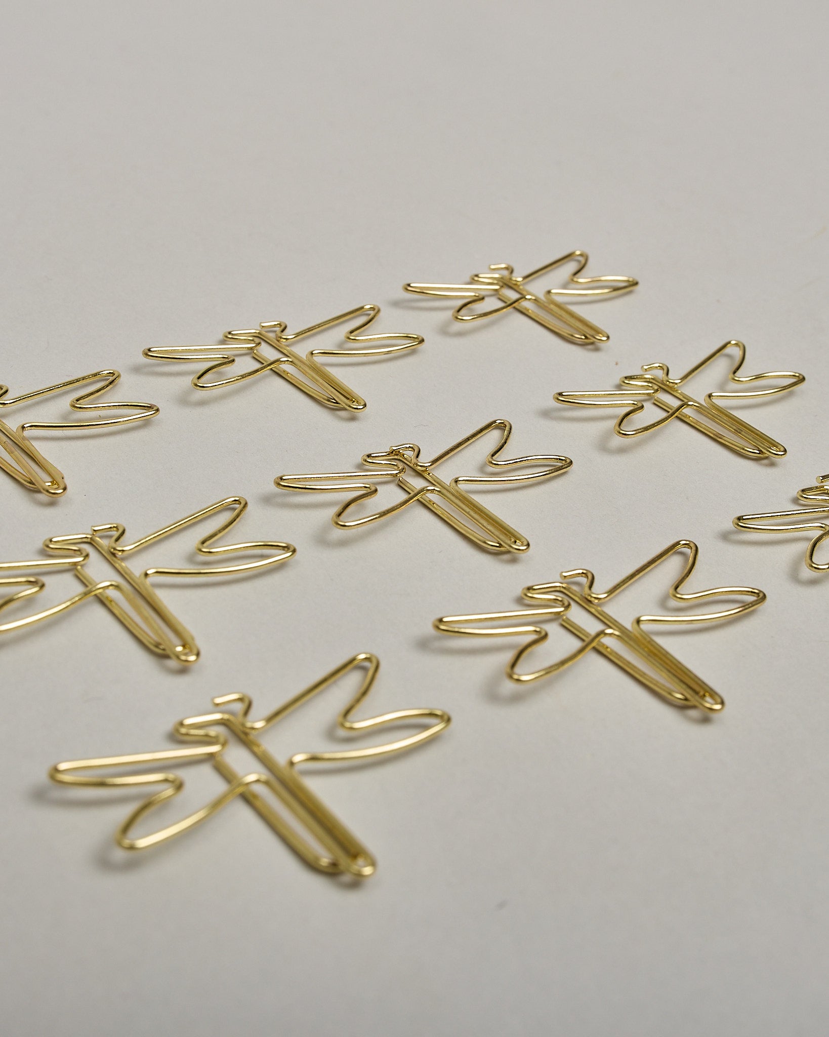 Büroklammern in Form von Libellen aus goldenem Draht. Sie kommen in einer kleinen Silikonverpackung. #1