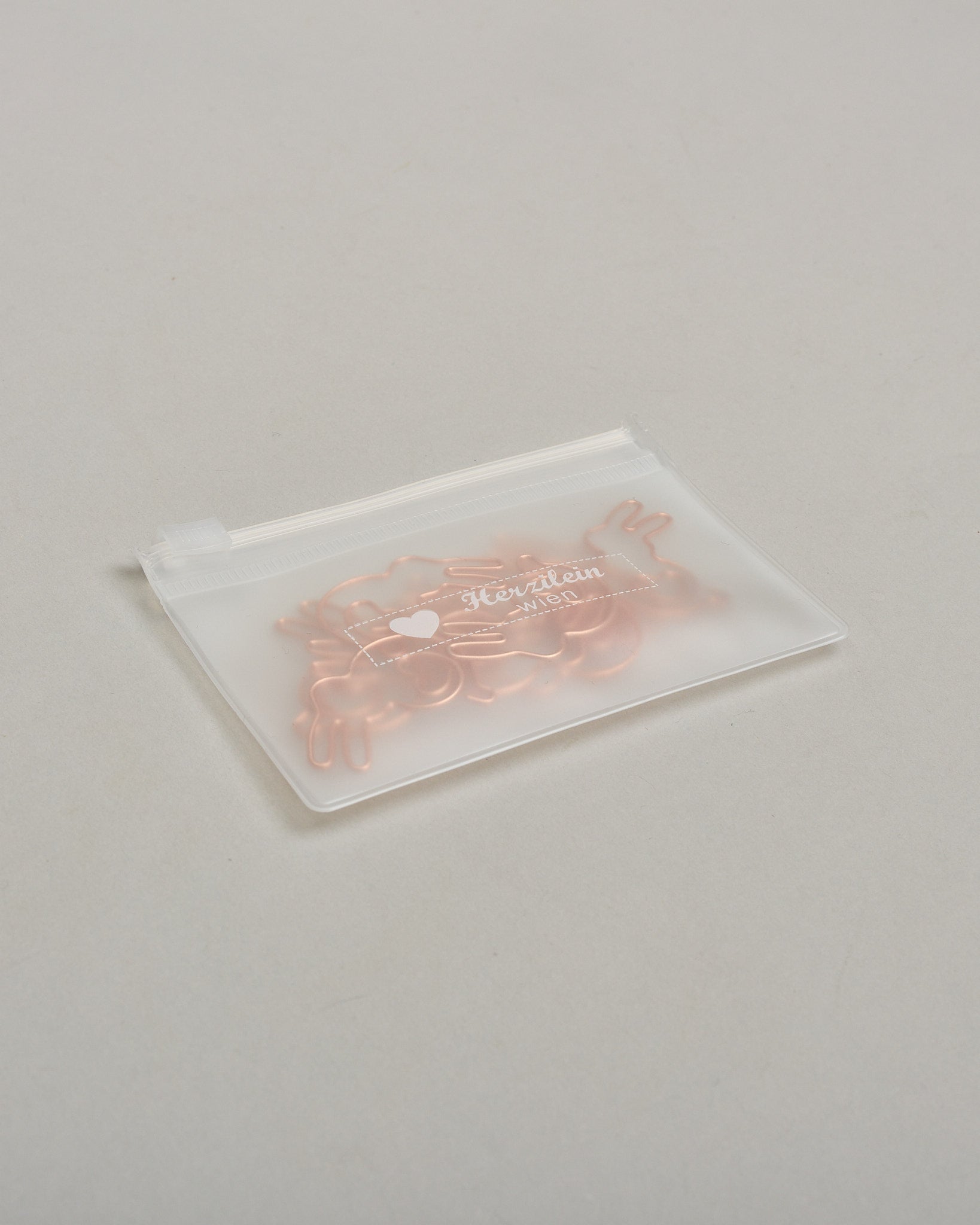 Büroklammern in Form von Hasen aus rosegoldenem Draht. Sie kommen in einer kleinen Silikonverpackung. #4
